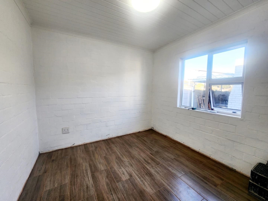 To Let 2 Bedroom Property for Rent in Bothasig Western Cape